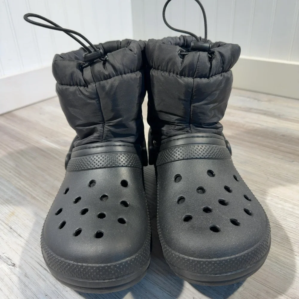 Crocs Black Neo Puff Boots Unisex Men's 8 / Women's 10 Model 206630 Faux Fur